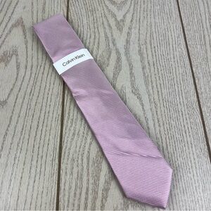 587 - Calvin Klein Tie 650 Pink Dot & Line CK21100190 Silk Blend MSRP $69.50
